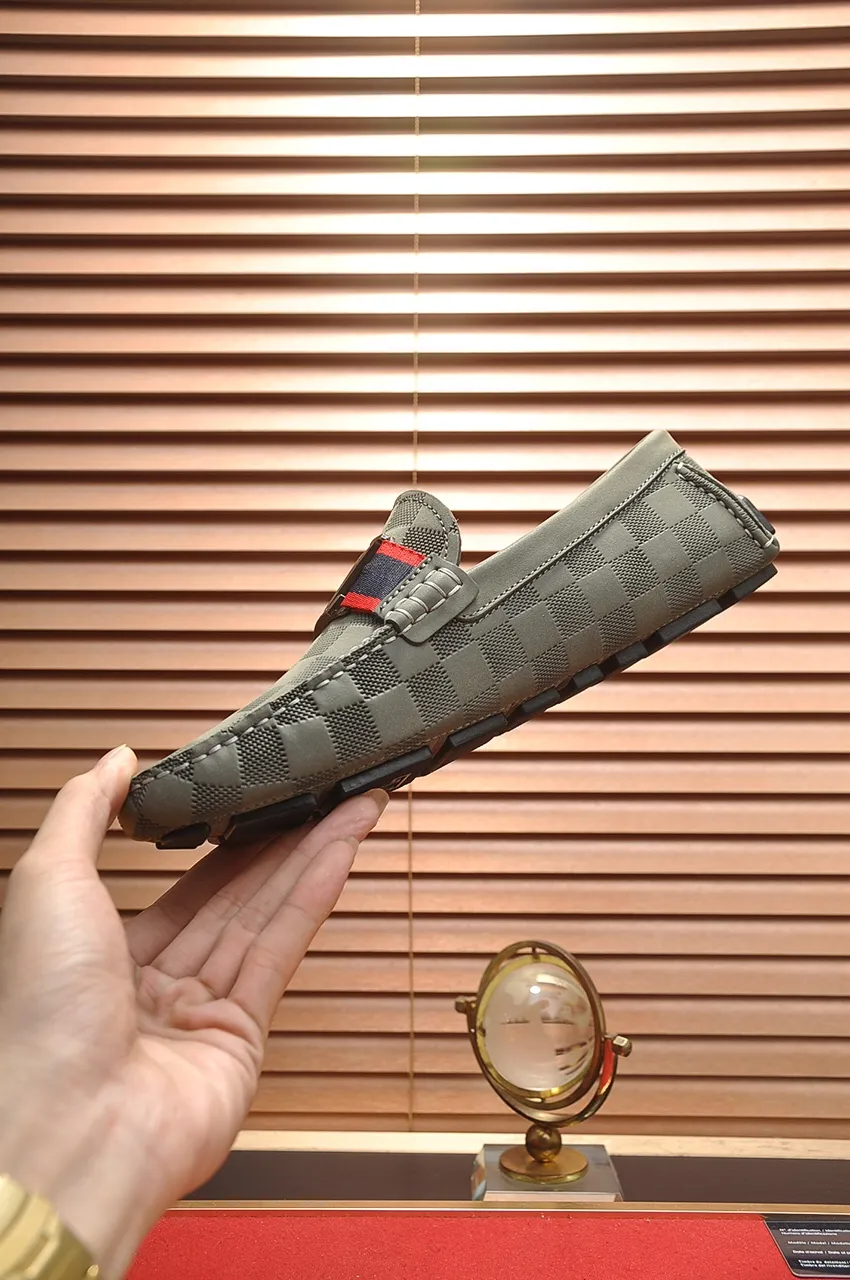 Men's men's shoes 💰420💶 [LV Doudou shoes] (water-dyed cowhide lining) new model is on the market, available on the official website. The new Doudou shoes are processed into single-color materials, and the uppers are made of imported horsehide leather. The body of the shoe is fully hemmed with mark thread, and is lined with imported original cowhide leather. The elegant shoe shape is super suitable for all-matching, and the size is 38-44.
